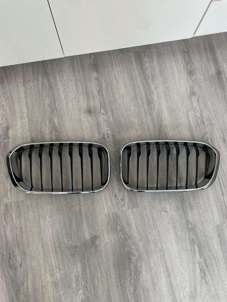 BMW F20 LCI 1 Serie Nieren /Grill, Auto-onderdelen, Carrosserie en Plaatwerk, Bumper, BMW, Voor, Gebruikt, Ophalen of Verzenden
