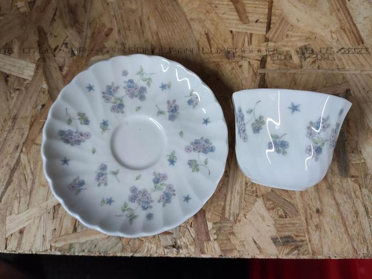 Kop en schotel Wedgwood April Flowers. WD-18., Antiek en Kunst, Antiek | Porselein, Ophalen of Verzenden