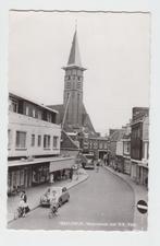 051 Naaldwijk Fietsers Winkels Molenstraat en RK Kerk Verzon, Verzenden, Gelopen, Zuid-Holland