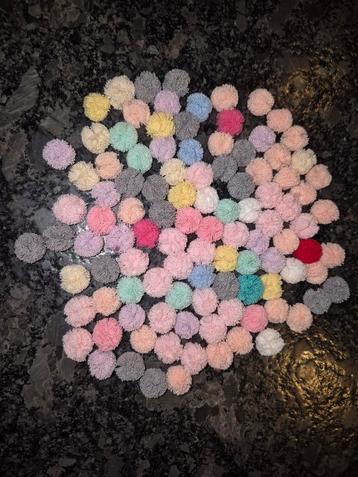 Pompoms - Diverse Kleuren beschikbaar voor biedingen