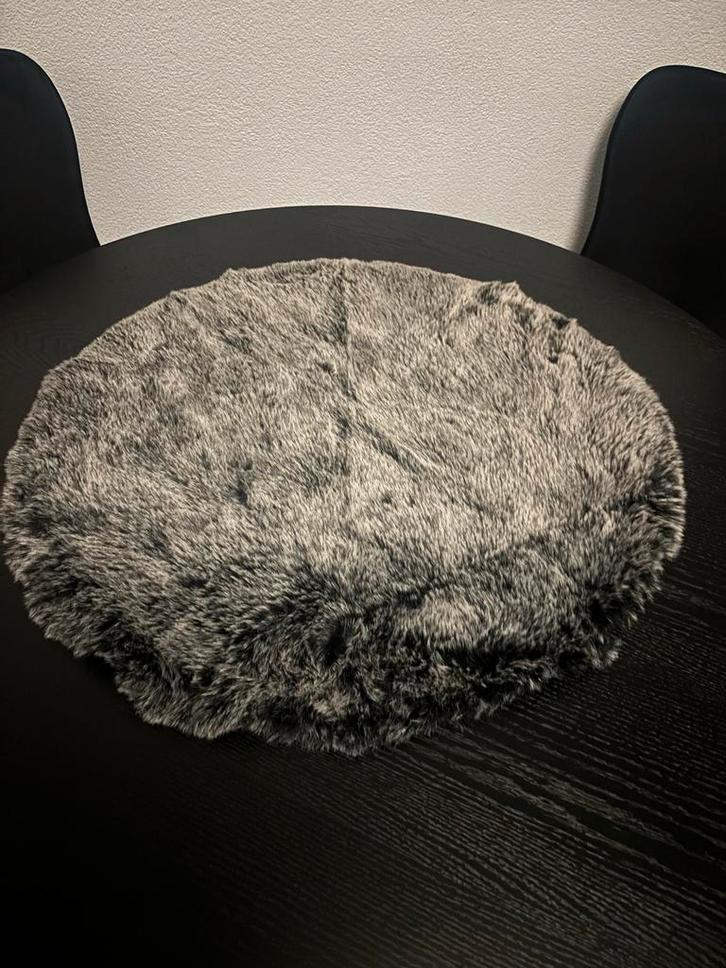 Grijs/zwart vacht, Huis en Inrichting, Stoffering | Tapijten en Kleden, Zo goed als nieuw, Minder dan 50 cm, 50 tot 100 cm, Rond