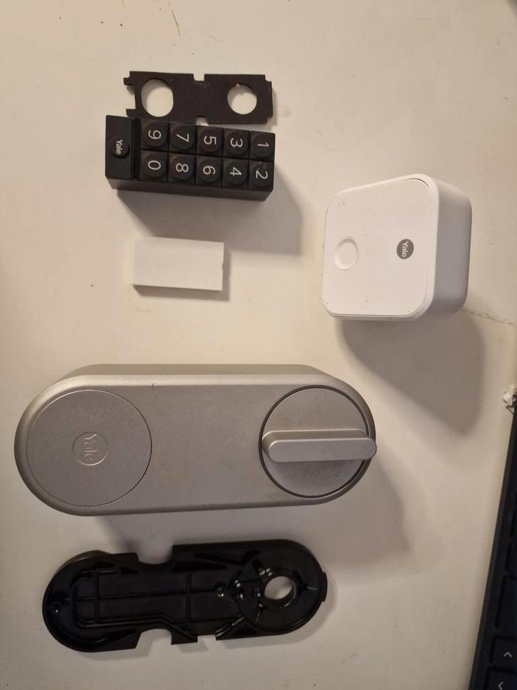 Yale Smart Lock met WiFi Bridge en Pincode, Doe-het-zelf en Verbouw, Alarmsystemen, Zo goed als nieuw, Compleet systeem, Overige soorten