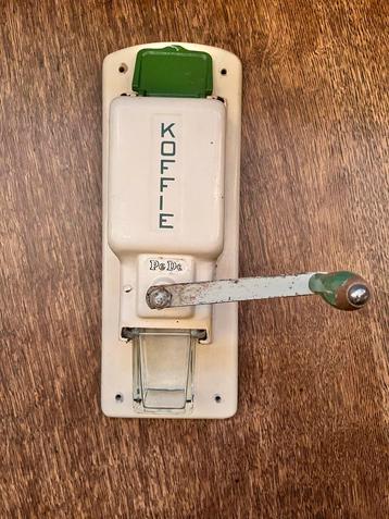 Vintage PeDe Koffiemolen beschikbaar voor biedingen