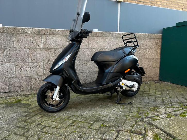 Piaggio Zip Snor, Fietsen en Brommers, Scooters | Piaggio, Zo goed als nieuw, Zip, Maximaal 25 km/u, Benzine, Ophalen of Verzenden