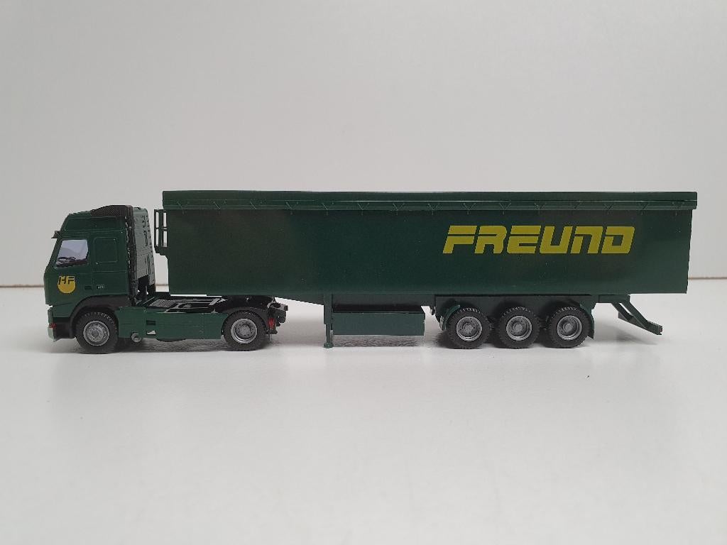 AWM Automodelle 5884.01 Volvo FH Globetrotter Freund 1:87, Ophalen of Verzenden, Zo goed als nieuw, Bus of Vrachtwagen, AWM
