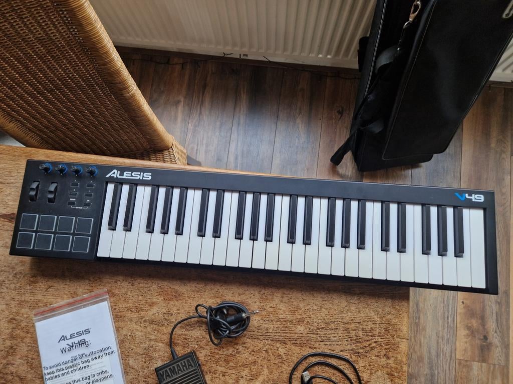 Alesis V49 MIDI Keyboard Controller + tas, Ophalen, Gebruikt, 61 toetsen, Yamaha