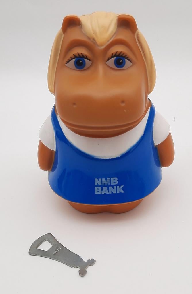 Vintage Spaarpot NMB Bank inclusief origineel sleuteltje!, Ophalen of Verzenden, Gebruikt, Kunststof, Overige thema's
