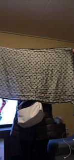 Loisvutton sjaal ordinaal, Ophalen, Gedragen, Sjaal