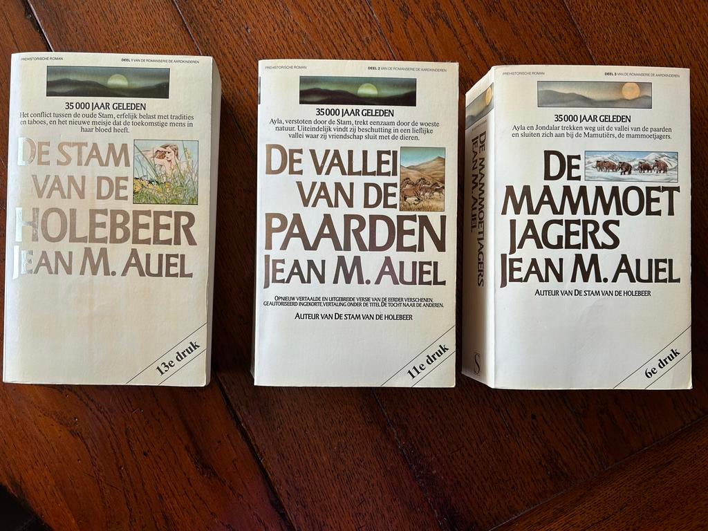 Jean M. Auel - De Aardkinderen serie (3 boeken), Ophalen of Verzenden, Gelezen