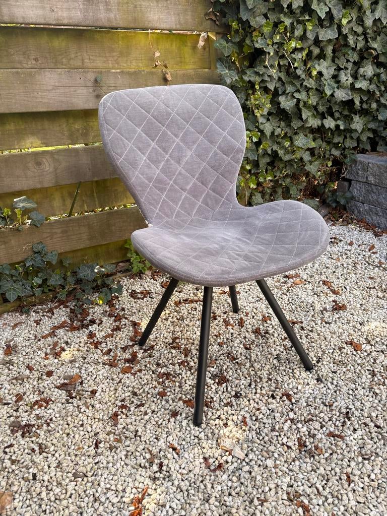 4 eetkamerstoelen kwantum met grijs zitgedeelte zwarte poten, Huis en Inrichting, Stoelen, Ophalen, Gebruikt, Vier, Stof