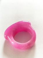 Prachtige oude roze jade edelsteen ring., Sieraden, Tassen en Uiterlijk, Piercings, Verzenden, Staal, Oor- of Traguspiercing