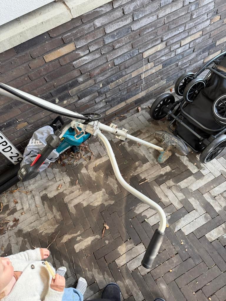 Makita grastrimmer, Tuin en Terras, Grastrimmers, Ophalen, Gebruikt, 30 tot 50 cm, Accu