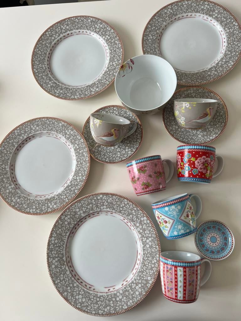 Pip studio serviesset (borden, kom, mokken,kop en scho, Huis en Inrichting, Keuken | Servies, Ophalen of Verzenden, Zo goed als nieuw