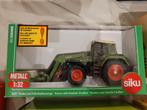 Fendt 409 vario met balenklem 1:32 siku nieuw in doos, Ophalen of Verzenden, Nieuw, Tractor of Landbouw, SIKU