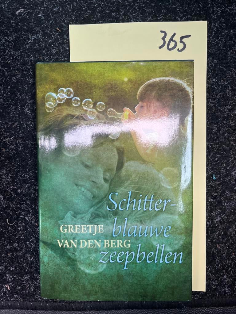 Schitter-blauwe zeepbellen - Greetje van den Berg, Ophalen of Verzenden, Zo goed als nieuw