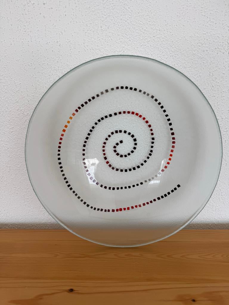 Glazen schaal met spiraal van gekleurde vierkantjes, Ophalen, Schaal, Rond, Nieuw