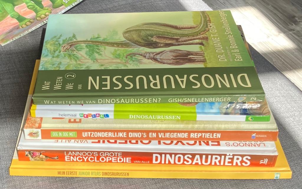 5 Dinosaurus boeken, Ophalen, Zo goed als nieuw, Diverse auteurs, Non-fictie