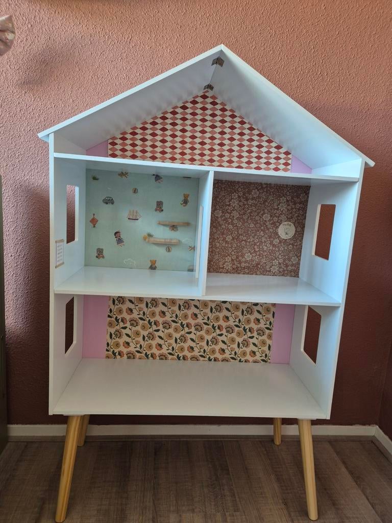 Poppenhuis met meubels.     t.e.a.b, Ophalen, Zo goed als nieuw, Poppenhuis