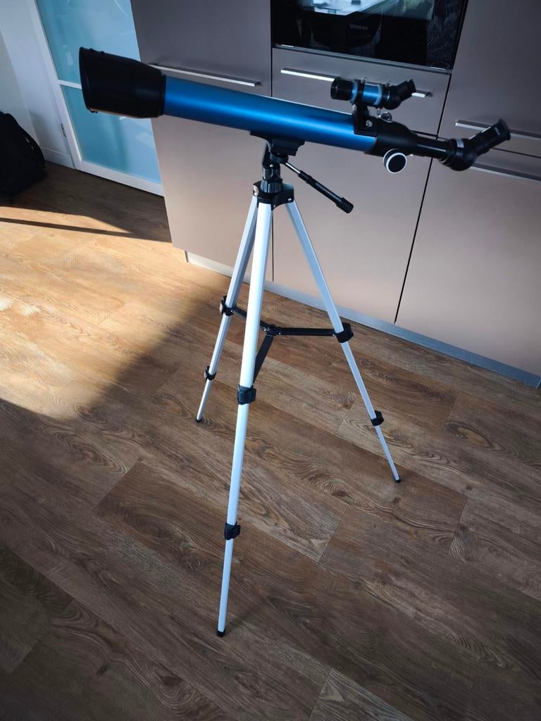 Refractor Telescoop met Statief - Ideaal voor Beginners, Lenzentelescoop (refractor), Met statief, Ophalen of Verzenden, Zo goed als nieuw