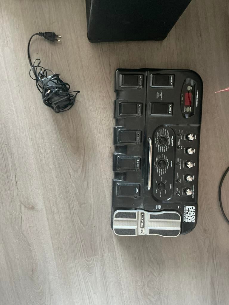 Line 6 Floor Pod Plus, Muziek en Instrumenten, Ophalen of Verzenden, Zo goed als nieuw, Behringer