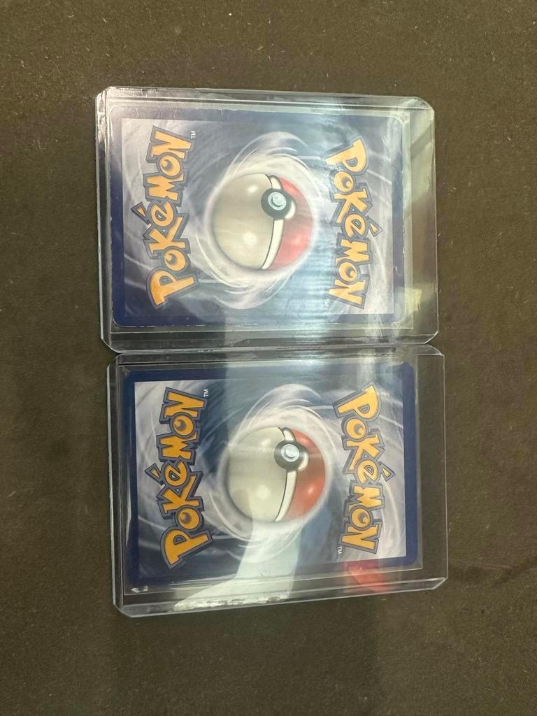 2 Pokemon kaarten: Blastoise HOLO  en Zacian V, Ophalen, Zo goed als nieuw, Meerdere kaarten