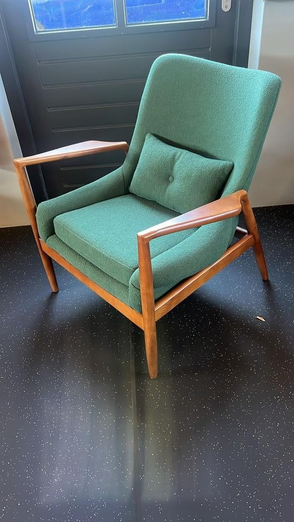 Showroom Uitverkoop | Fauteuil Groen Bouclé | Walnoot Frame, Huis en Inrichting, Fauteuils, Ophalen, Info@caveldesign.com, LUTTEN