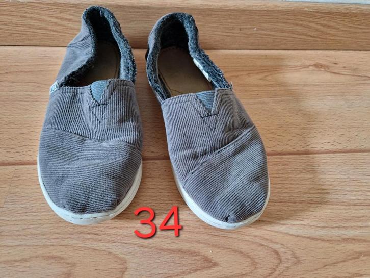 Sloffen merk Toms maat 34 grijs gymschoen, Kinderen en Baby's, Kinderkleding | Schoenen en Sokken, Zo goed als nieuw, Overige typen