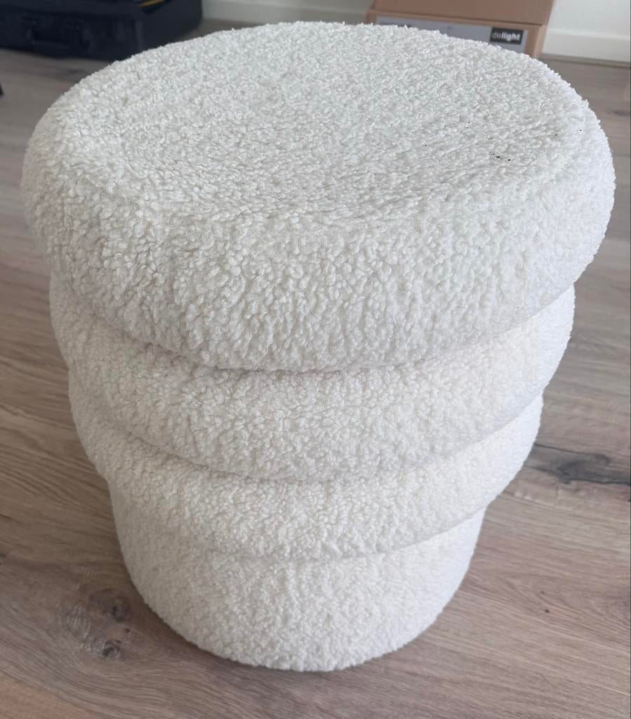 Witte teddy stof poef - Zacht en comfortabel, Ophalen, Minder dan 50 cm, Rond, Zo goed als nieuw