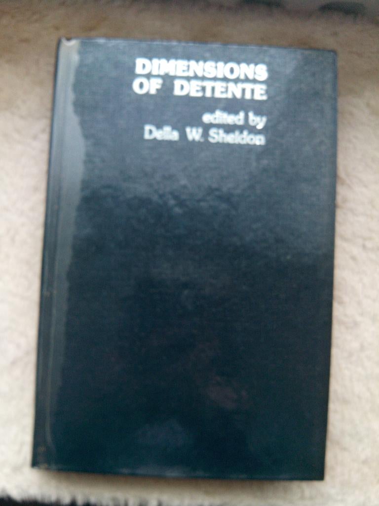 Della W. Sheldon - Dimensions of Detente, Gelezen, Ophalen of Verzenden, Della W. Sheldon, Politiek en Staatkunde