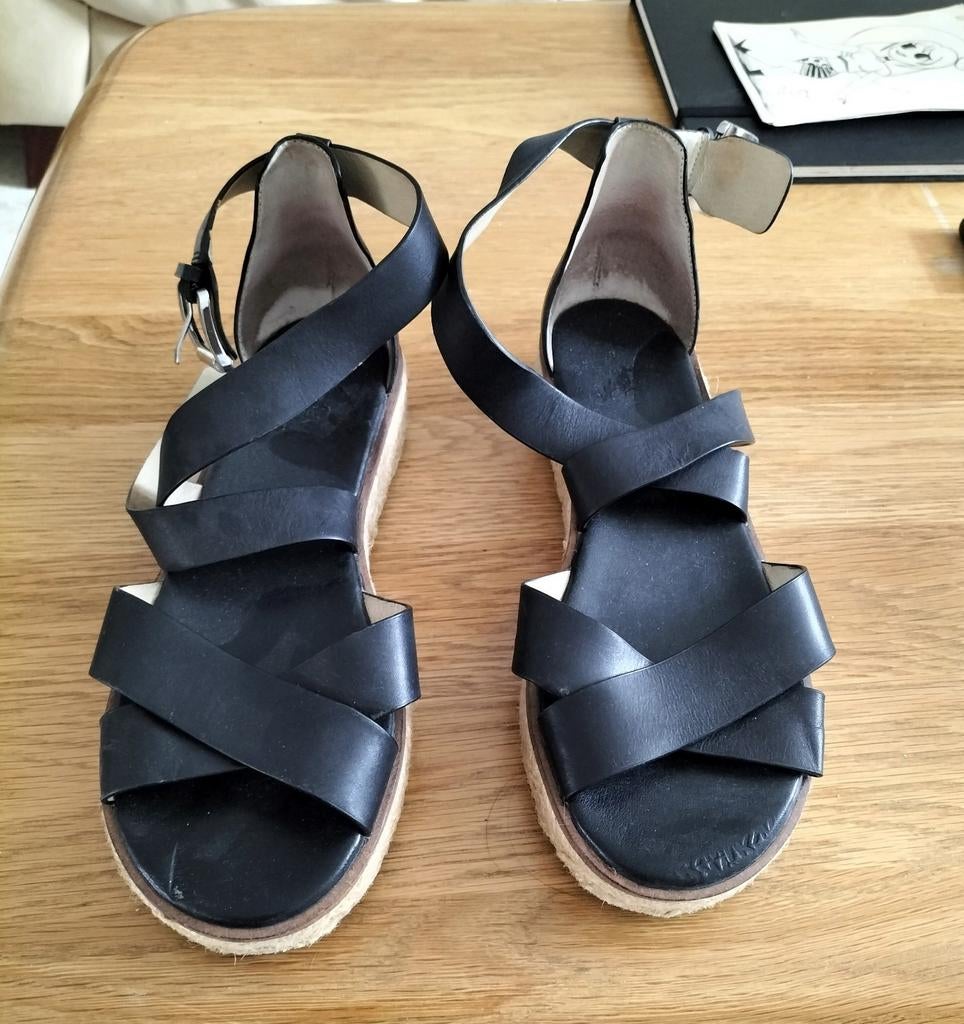 Zwarte sandalen met gespband Micheal Kors, Kleding | Dames, Schoenen, Ophalen of Verzenden, Zo goed als nieuw, Zwart, Sandalen of Muiltjes