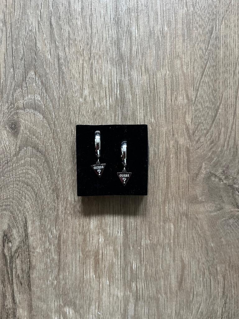 Guess creolen oorbellen hangers staal stainless steel, Overige materialen, Hangers, Ophalen of Verzenden, Zo goed als nieuw