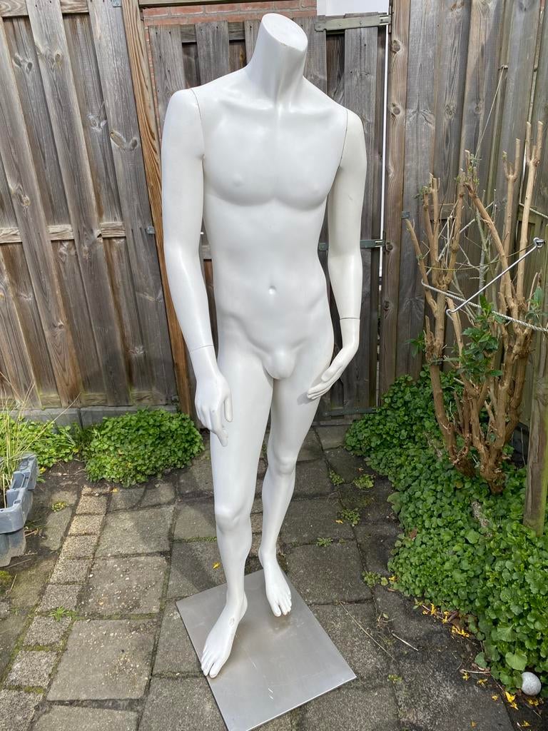 Paspop / etalagepop man op voet, met lekker kontje, Ophalen