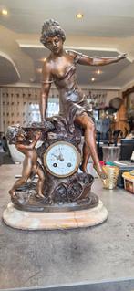 Antieke klok met bronzen beelden 52cm, Antiek en Kunst, Antiek | Klokken, Ophalen of Verzenden