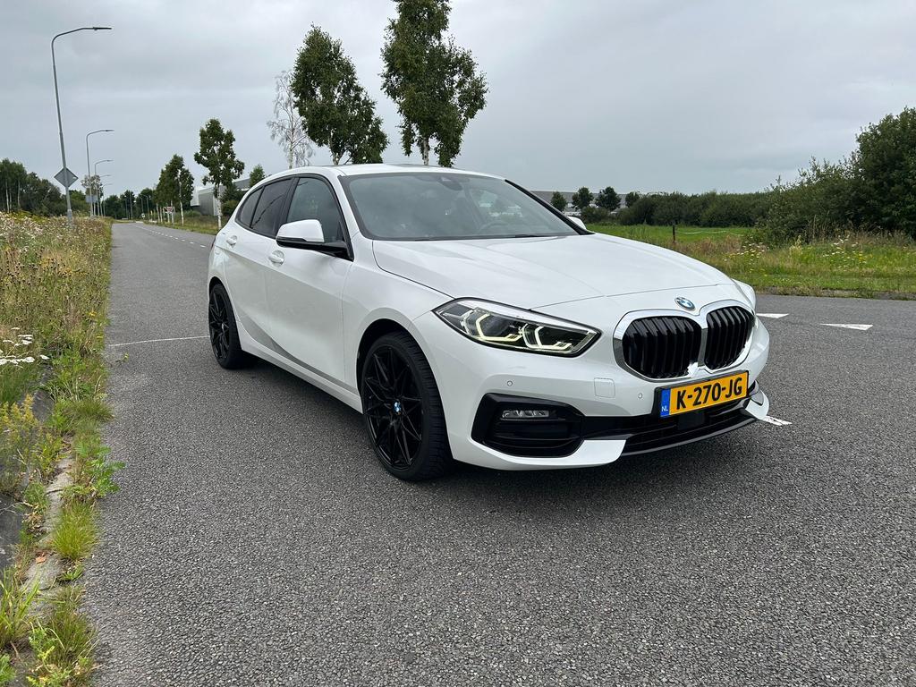 BMW 1-Serie 118i 136pk Aut 2021 Wit - Virtual - Carplay, Auto's, 136 pk, Leder en Stof, Wit, Origineel Nederlands