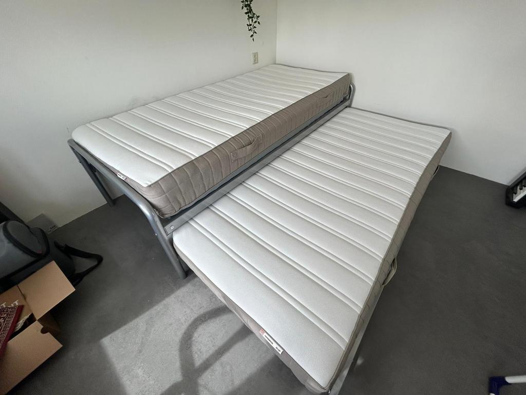 Bed met uitschuifbaar onderschuifbed, Ophalen, 90 cm, Zo goed als nieuw, 200 cm