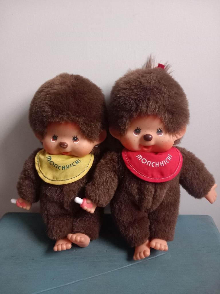 REAL VINTAGE 80's Monchhichi aapjes (jongen + meisje) 2x, Verzamelen, Ophalen of Verzenden, Zo goed als nieuw, Stoffen beer, Overige merken