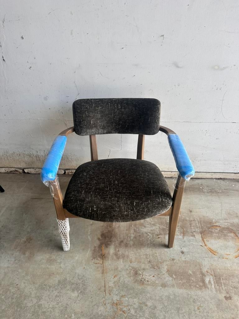 Een nieuwe fauteuil / lounge chair, Ophalen
