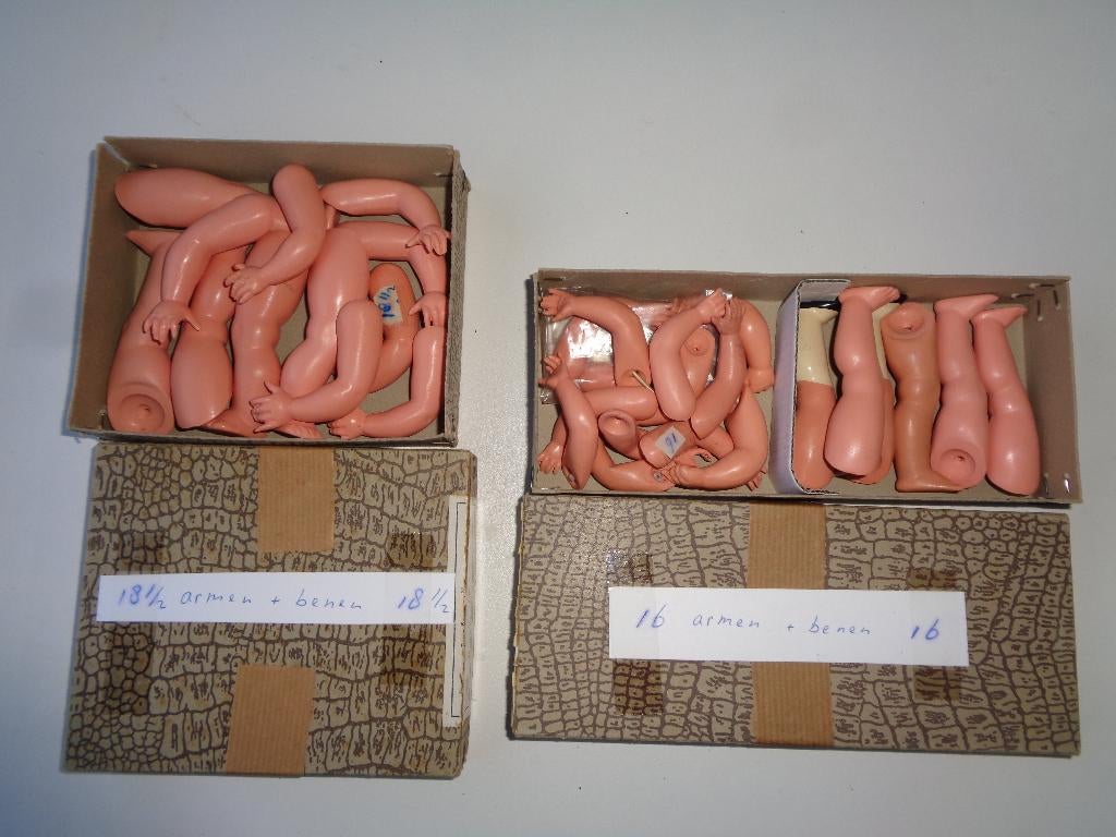 Hele kleine Celluloid Schildpad onderdelen  Nummer 16 en 18, Verzamelen, Poppen, Ophalen of Verzenden, Zo goed als nieuw, Pop
