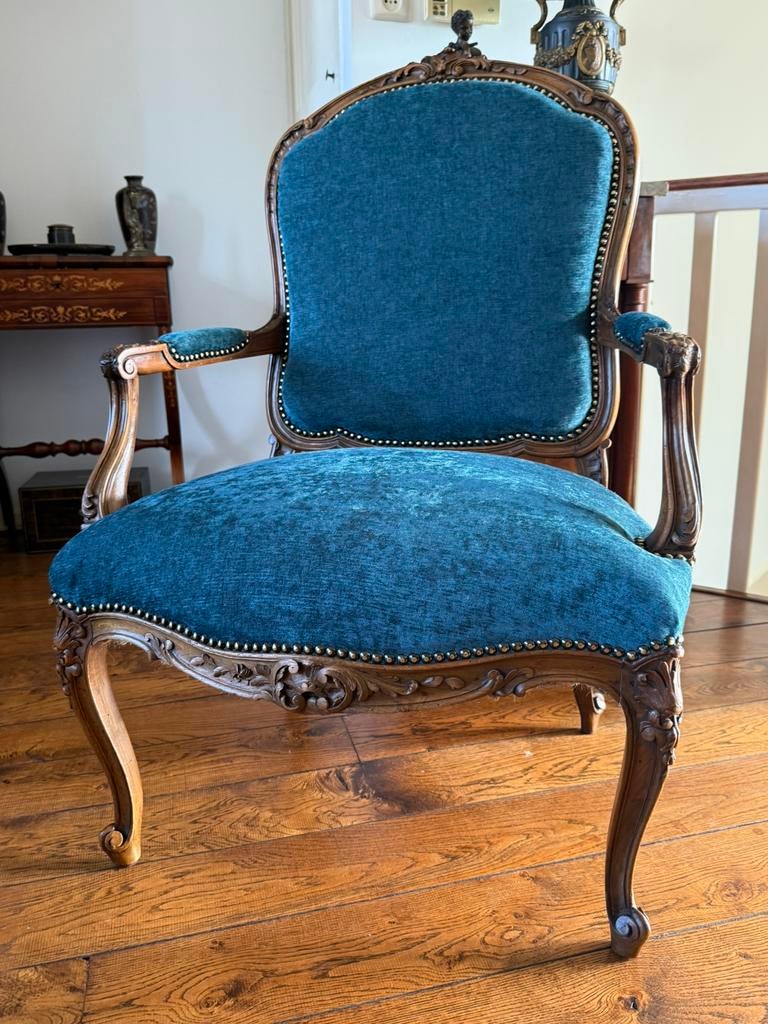 19e eeuwse notenhouten Louis XV fauteuil, Ophalen