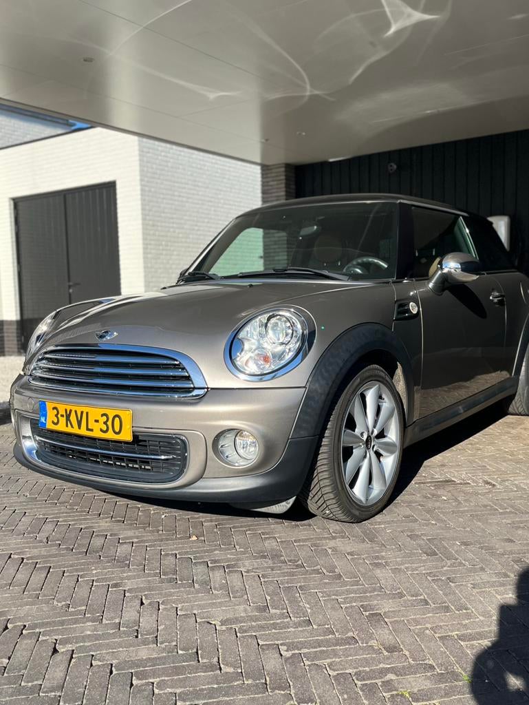 MINI Cooper 1.6 (2013) Chili II – 73.608 km – Leer – Xenon, Voorwielaandrijving, 4 cilinders, 4 stoelen, Bruin