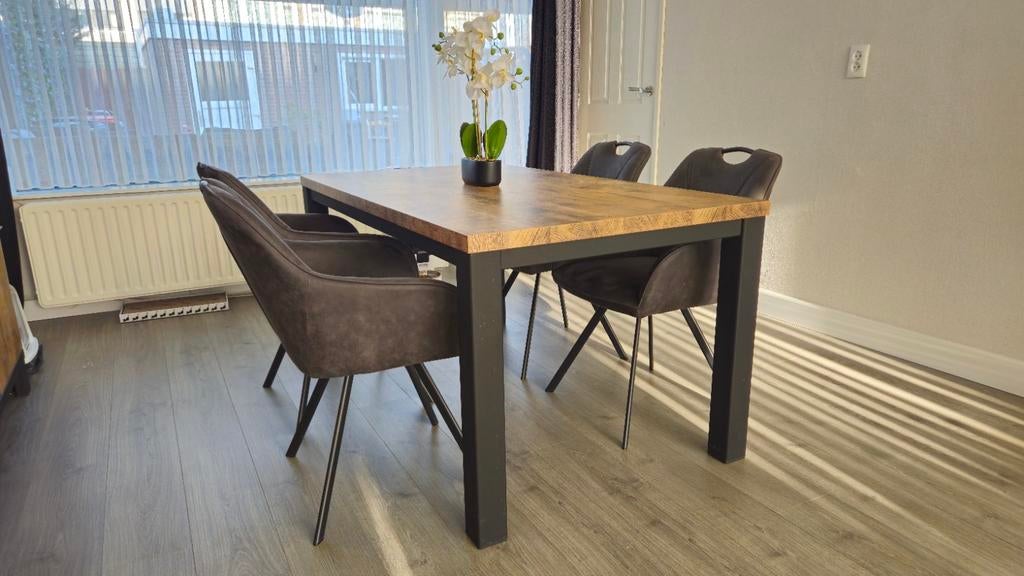 Eettafel met 4 stoelen, Huis en Inrichting, Tafels | Eettafels, Ophalen of Verzenden, Zo goed als nieuw