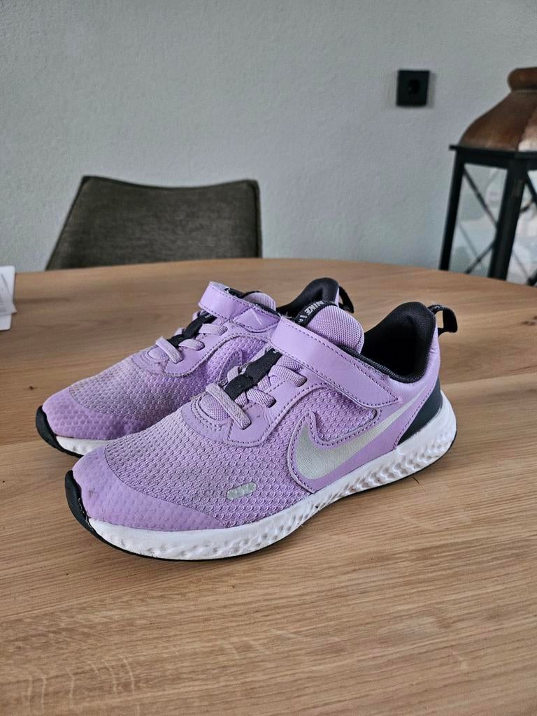Lila nike gympen maat 33, Gebruikt, Meisje, Sportschoenen, Ophalen of Verzenden