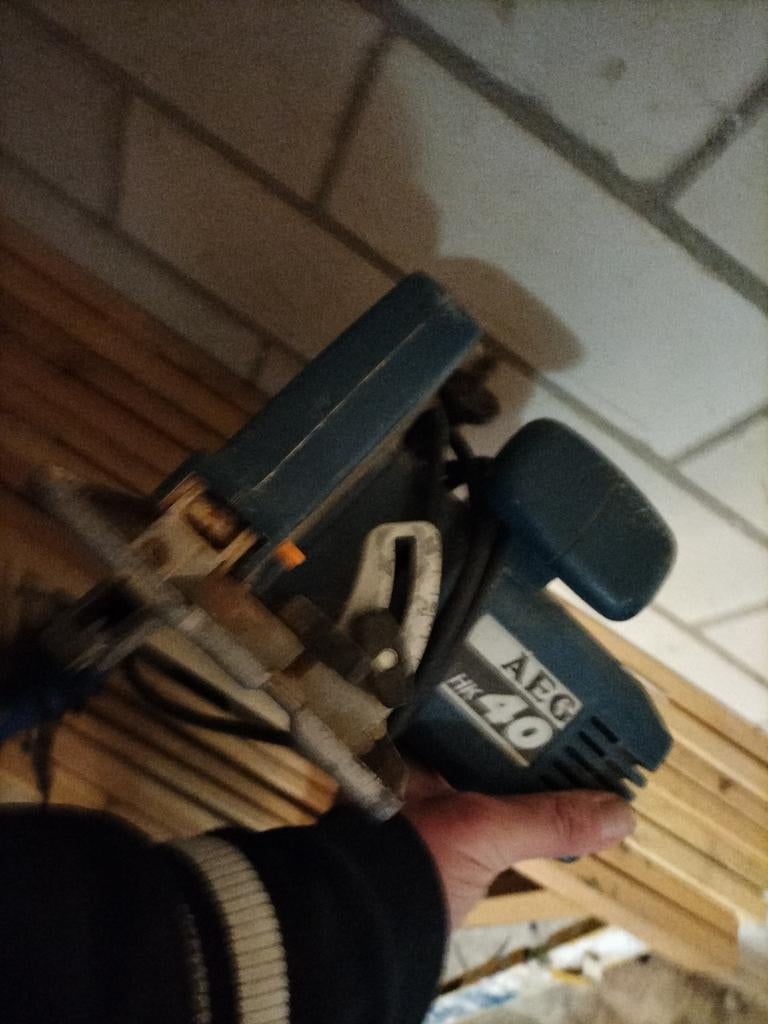 AEG gereedschap en ezels om op te werken, Ophalen
