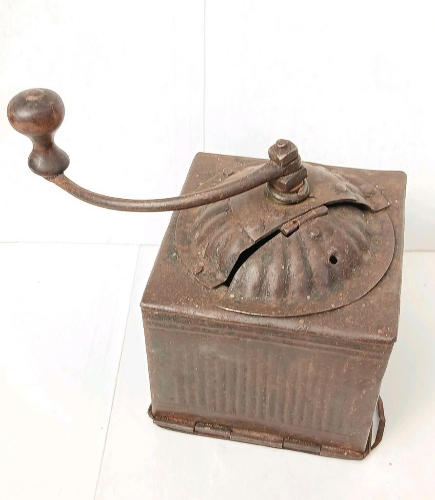 Antieke Koffiemolen Handgemaakte Pepermolen Oud Gereedschap, Ophalen of Verzenden