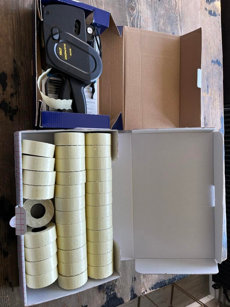 Kendo prijstang met 33 rollen stickers, Ophalen of Verzenden, Gebruikt, Etiket
