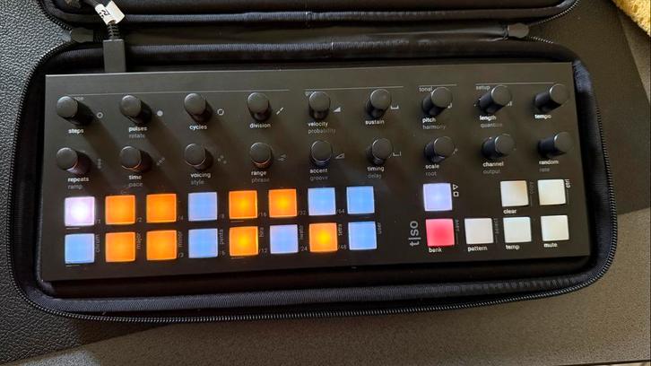 Torso T-1 sequencer, Muziek en Instrumenten, Synthesizers, Zo goed als nieuw, Overige aantallen, Overige merken, Met koffer of flightcase