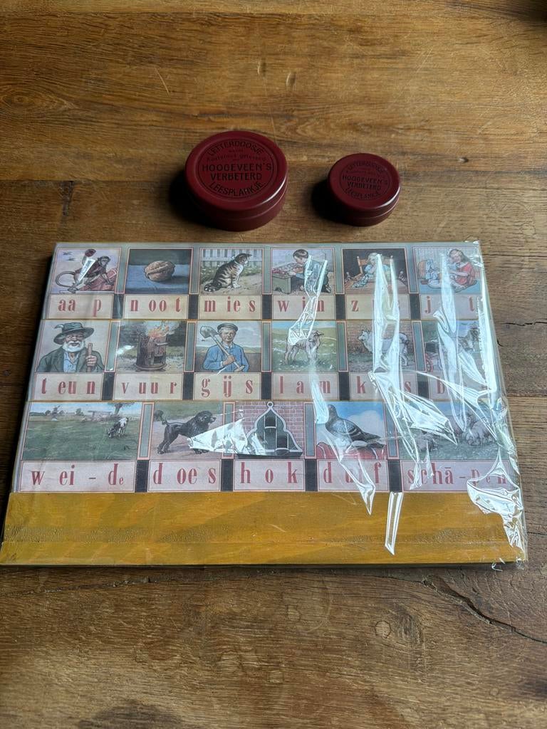 Hoogeveen's Verbeterd Leesplankje met 2 letterdoosjes, Ophalen of Verzenden, Overige thema's