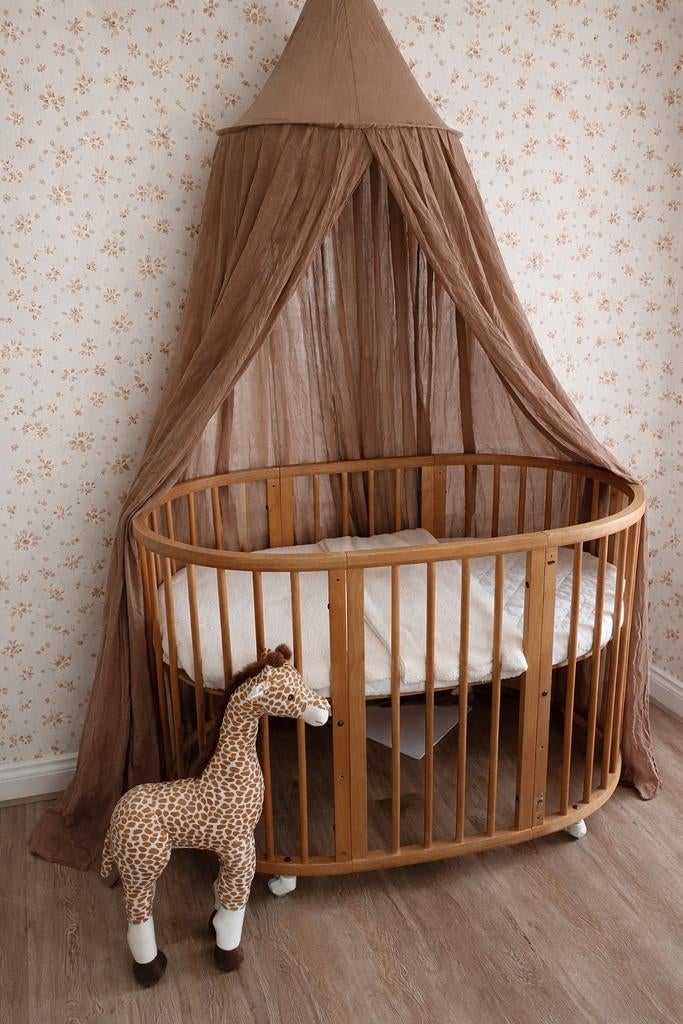 Stokke Sleepi Ledikantje houtkleur inclusief z.g.a.n. matras, Kinderen en Baby's, Babywiegjes en Ledikanten, Ophalen, Zo goed als nieuw