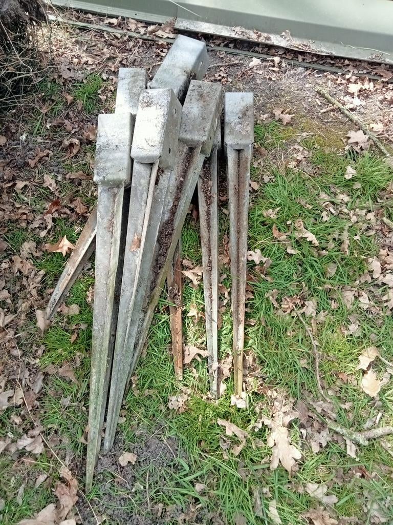 Gegalvaniseerde paal punten, zes stuks, Ophalen, Palen