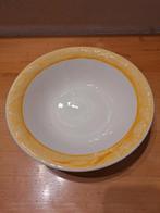 Pastaschaal met 4 diepe pastaborden, Huis en Inrichting, Keuken | Servies, Ophalen, Keramiek, Zo goed als nieuw, Bord(en)